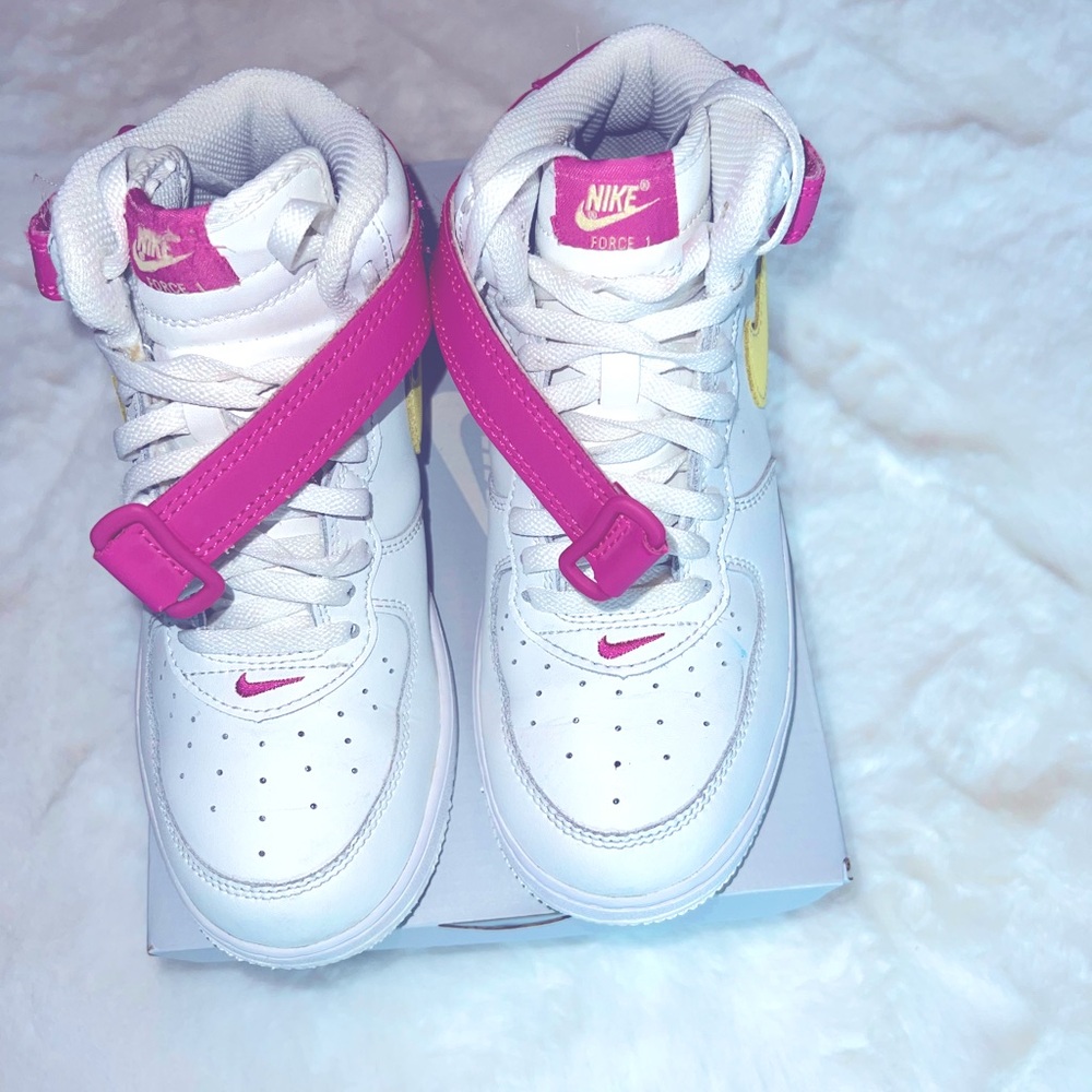 White, pink, yellow Air Force 1's Size 3Y great condition.